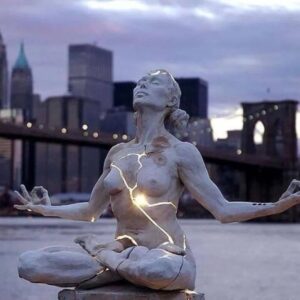 Statue in meditativer Haltung